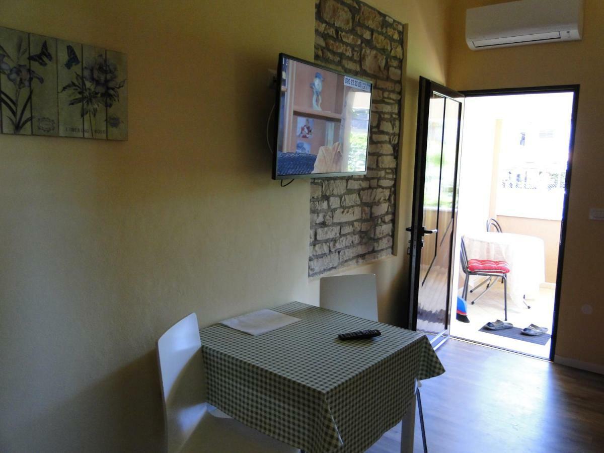 Apartment Pino Umag Exterior foto